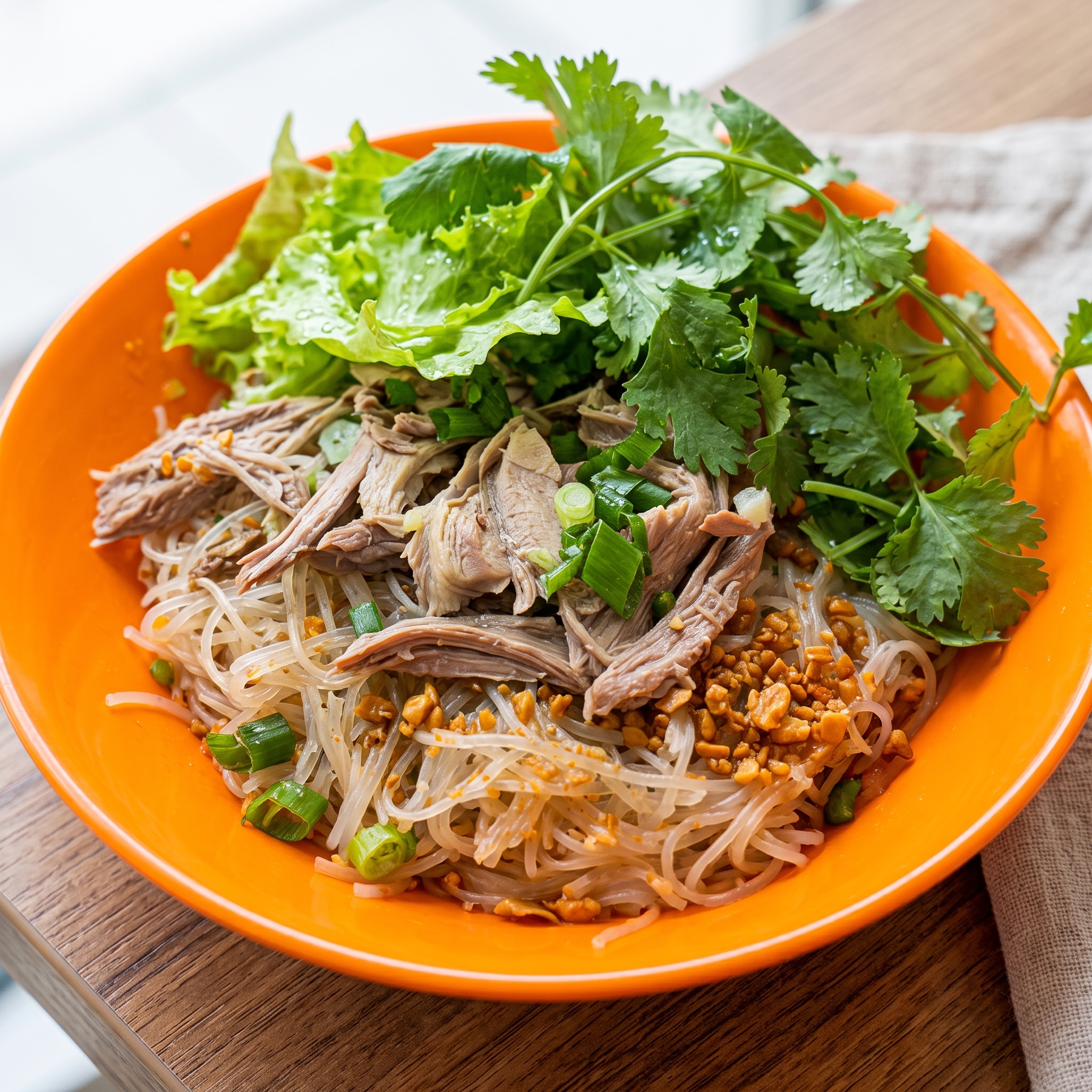 Hidangan mie dan street food Asia yang menggugah selera